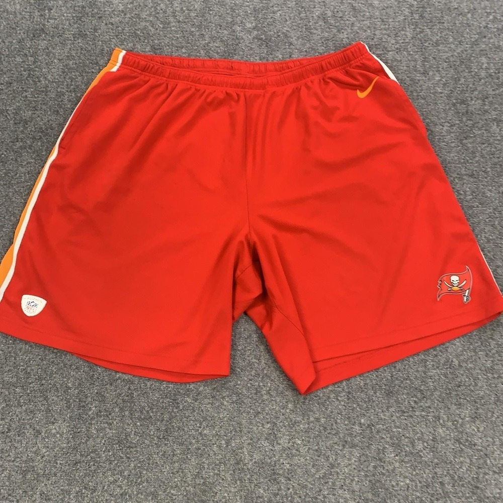 Tampa Bay Buccaneers Shorts Mens 40 Red NFL Football‎ Nike Mesh Athletic